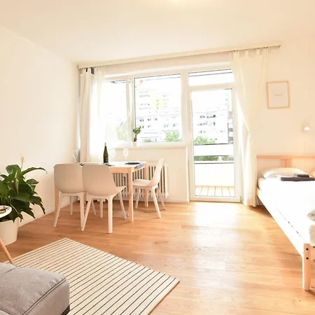 Peaceful Studio Near Center Apartamento